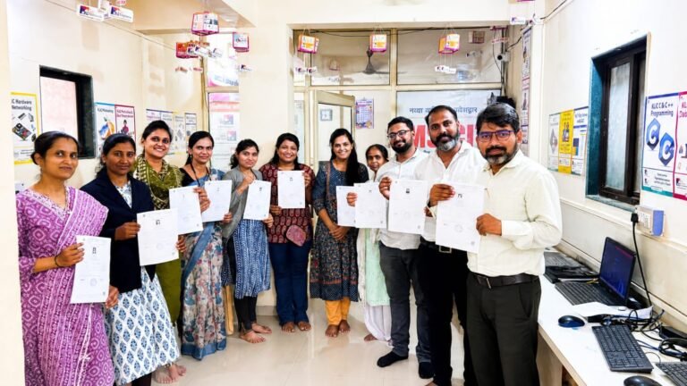 आंबेगाव तालुक्यातील १० शिक्षकांना सीएसआर उपक्रमांतर्गत डिजिटल तंत्रज्ञान व कृत्रिम बुद्धिमत्ता (एआय) संबंधित (एमएस-एसीआयटी) मोफत आधुनिक संगणक प्रशिक्षण