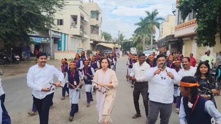 निरगुडसर विद्यालयातील गणरायाला ढोल-ताशांच्या गजरात भावपूर्ण निरोप